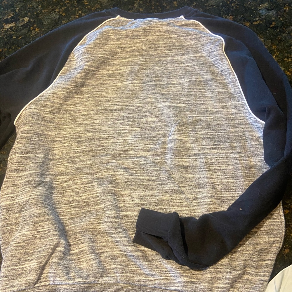 pullover - Picture 2 of 2